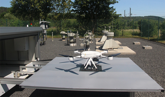 Dron en una plataforma extensible