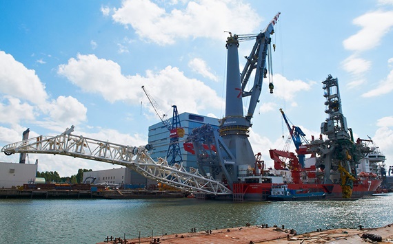 igus® e-chain® in rotation systems on a heavy-duty crane