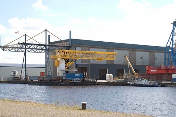 540° rotary module inside the bridge platform to allow the pivoting motion