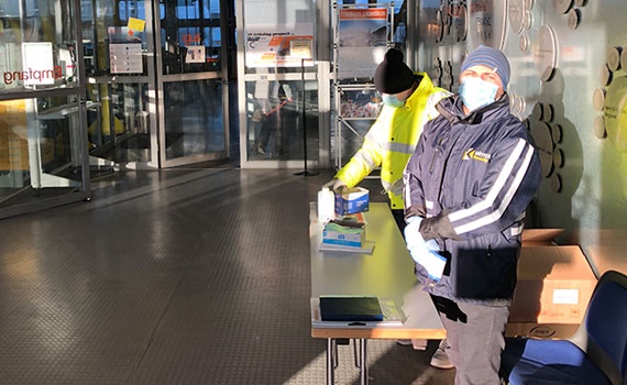 Temperature measuring and face masks at the entrance