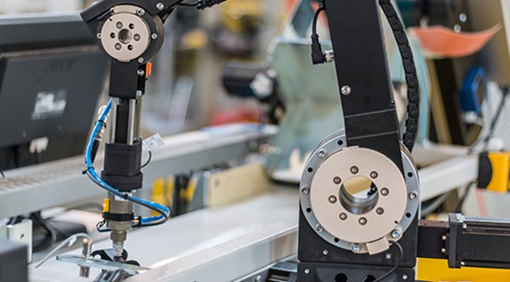 Brazo de pinza robolink® con una herramienta de succión