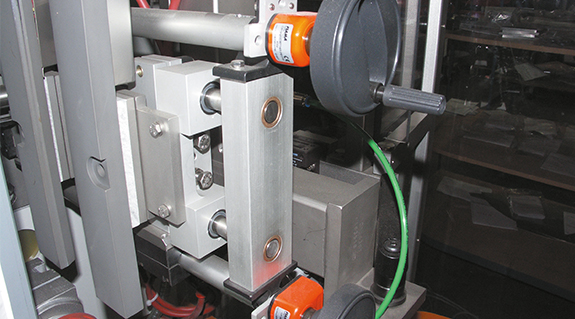 Máquina para formar, llenar y sellar bolsas continuas